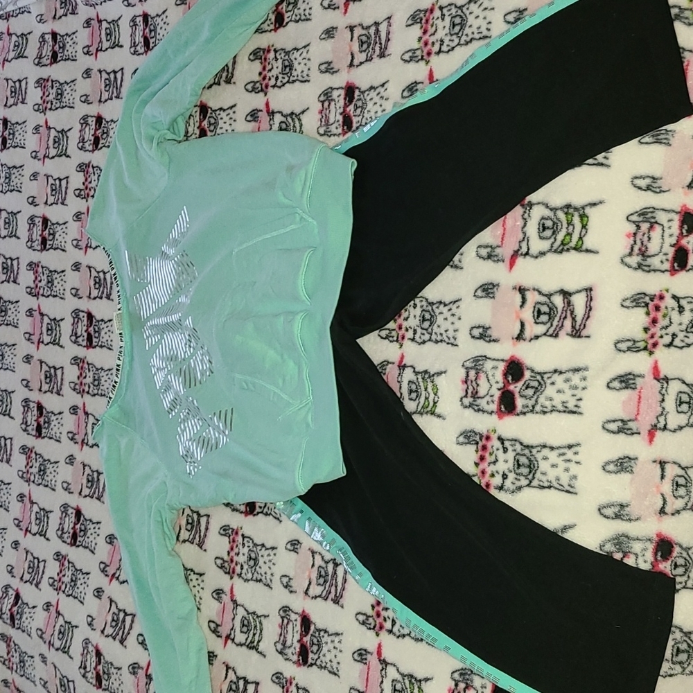 **NWOT** PINK OUTFIT - OFF THE SHOULDER SWEATSHIRT AND CROPPED LEGGINGS - SIZE M